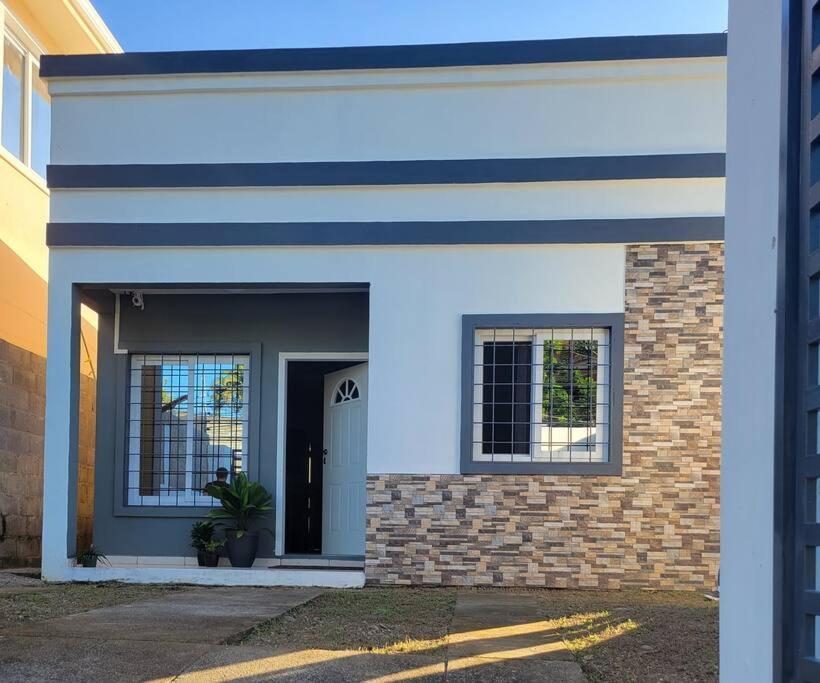 Villa Linda, cerca de todo, parqueo, patio, netflix La Ceiba Exterior foto